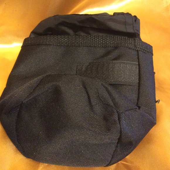 Collapsible Nylon Pet treat bag, multiple uses - Picture 3 of 3